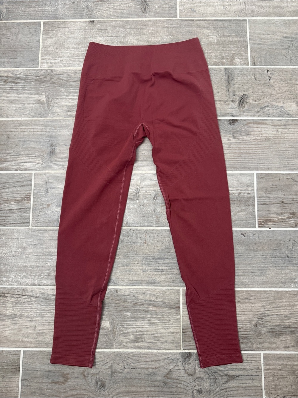 High-Rise Ribbed Leggings in Burgundy